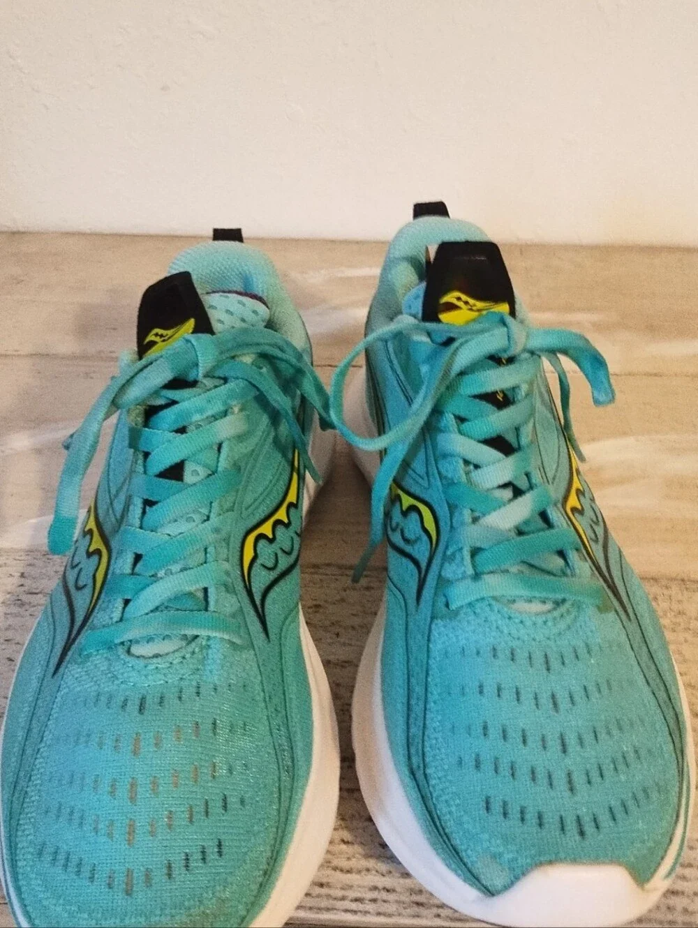Saucony S10723-26 Kinvara 13 Cool Mint/Acid Sneakers women's U.S.A Size 8 M